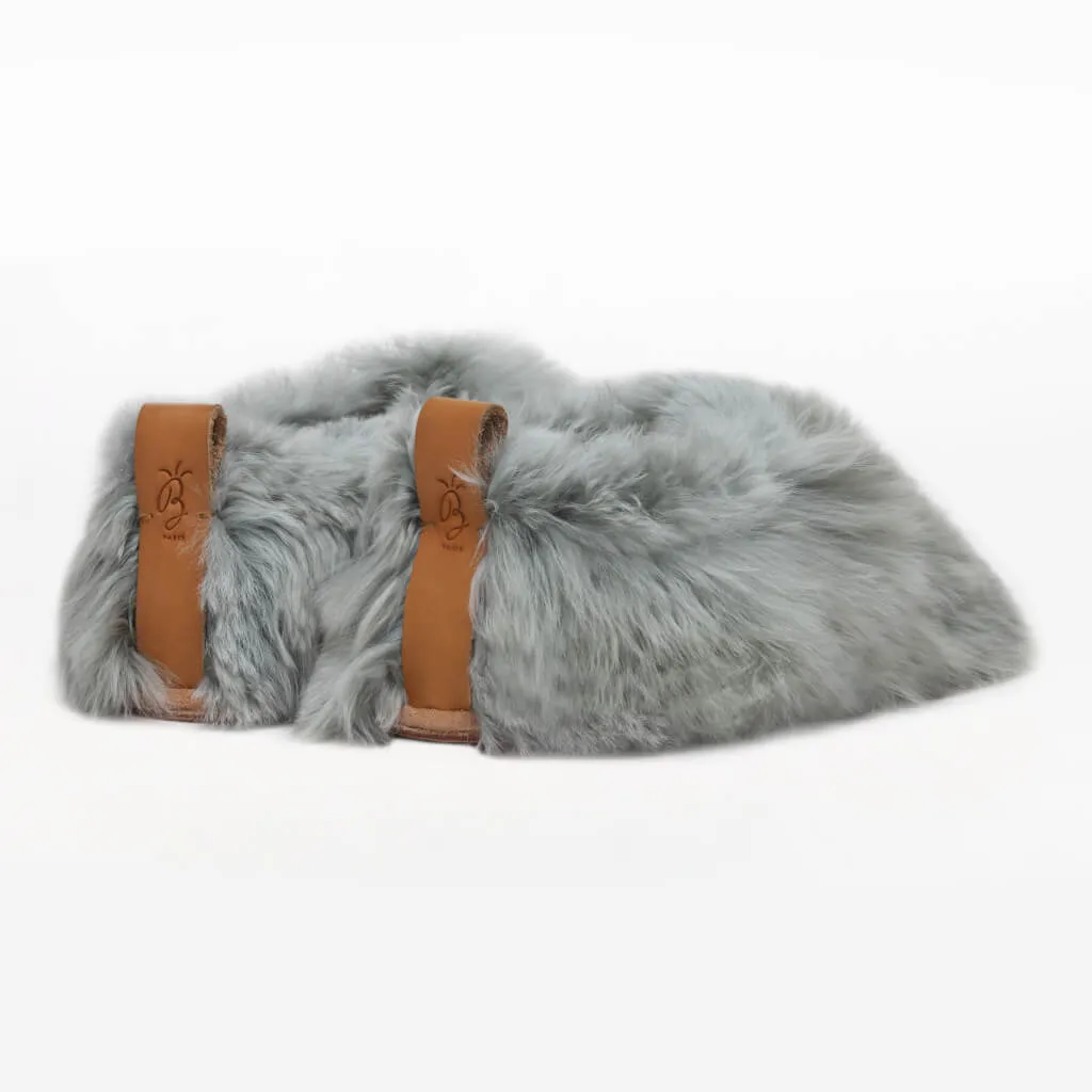 ETHICALLY AND CRUELTY FREE ALPACA FUR SLIPPERS IN GREY