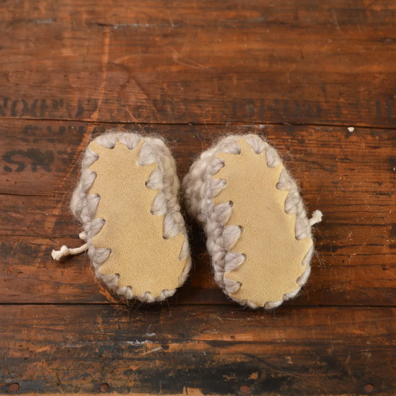 Newborn Padraig Booties (0-3m)