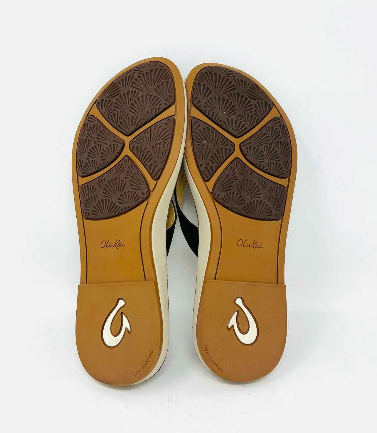 OluKai Size 7 Chocolate Leather Shoes Flip Flops