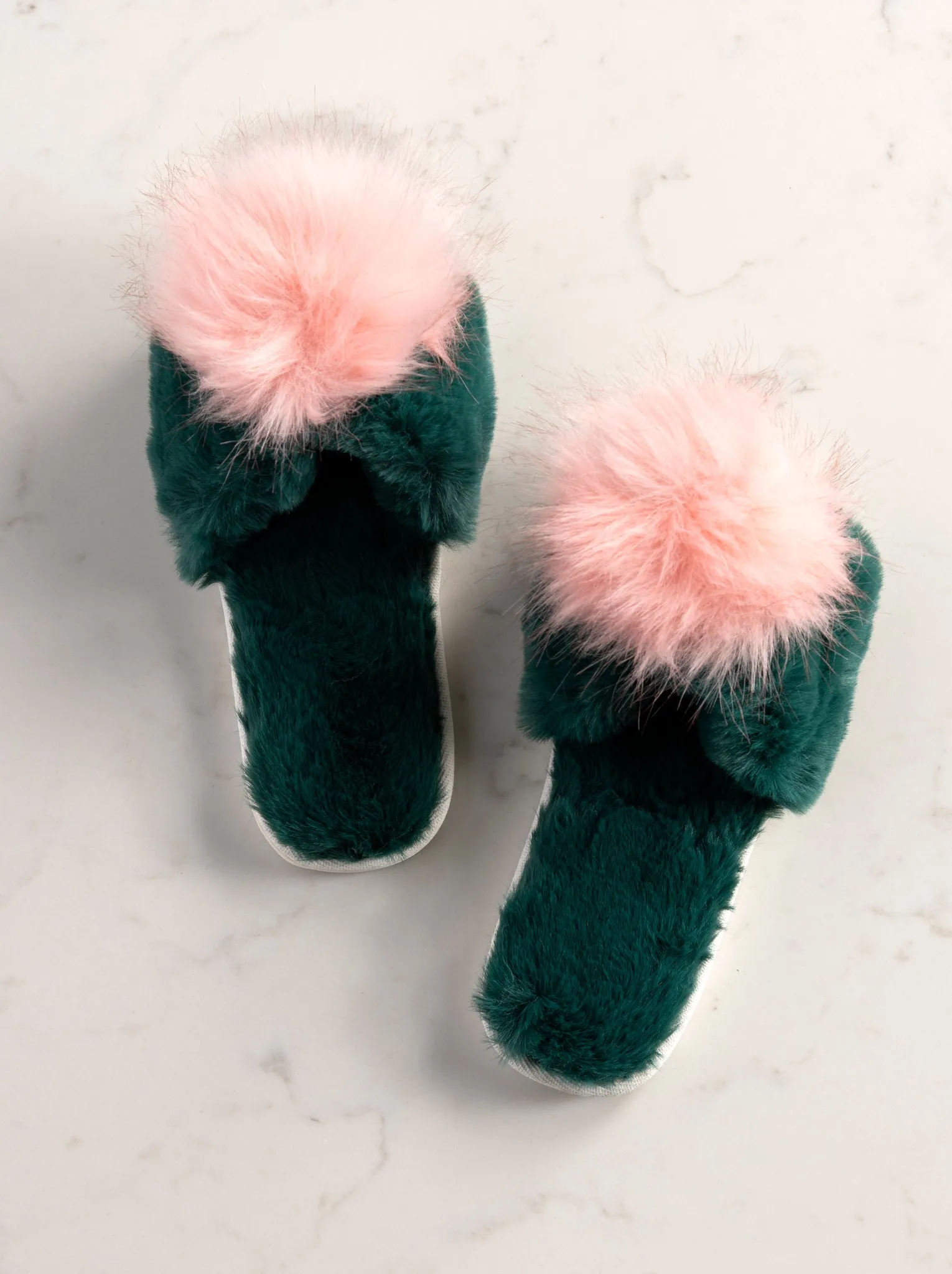 Shiraleah Amor Holiday Slippers, Green