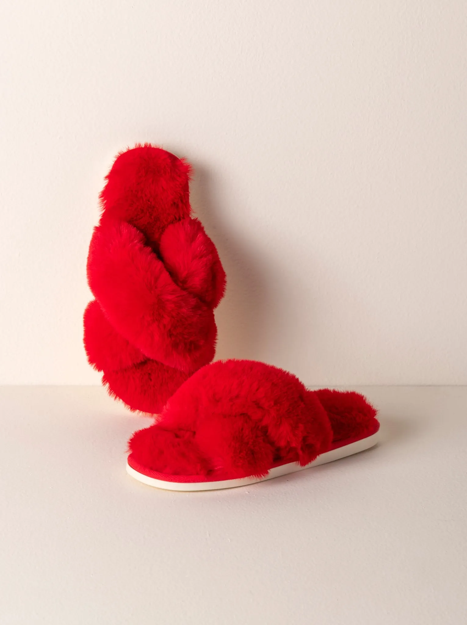 Shiraleah Christina Slippers, Red